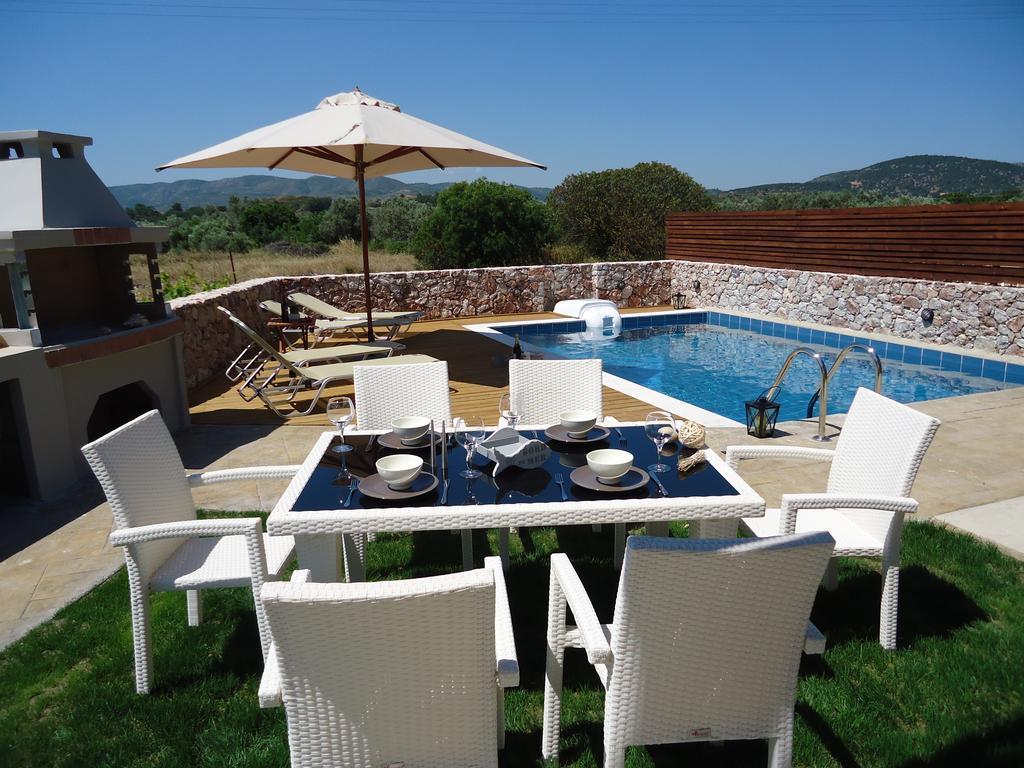 Next To Haraki Beach , Taverns Bars & 10 To Lindos 部屋 写真
