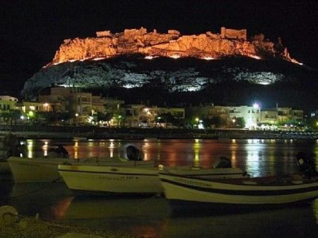 Next To Haraki Beach , Taverns Bars & 10 To Lindos エクステリア 写真